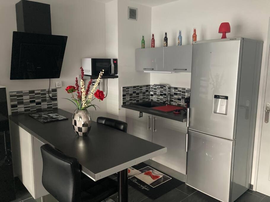 Magnifique Studio Tout Equipe Classe 2 Etoiles Apartment Сен-Лу Екстериор снимка